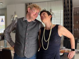 Oh how cute is this couple of the daughter of the last baronet, Sir John Painton and the investment banker. Do you see pure love or pure calculation in his eyes?